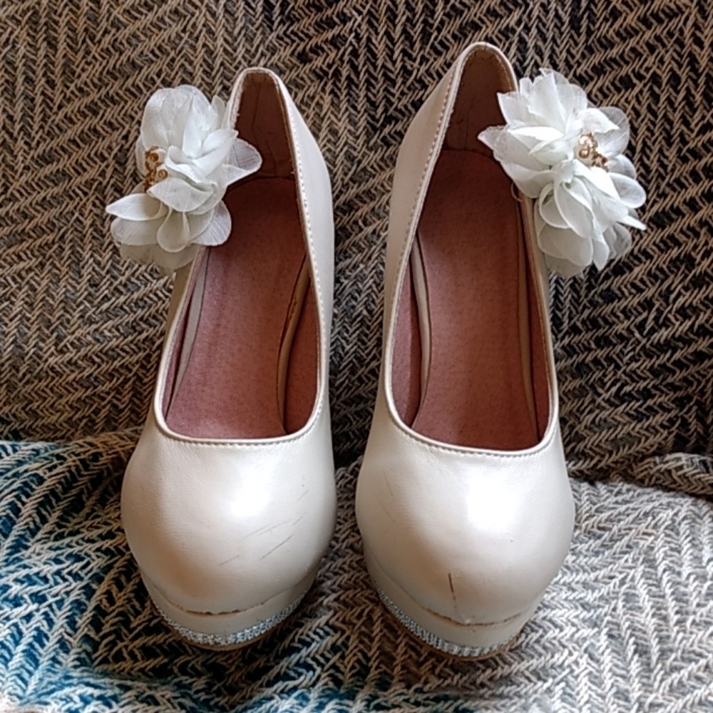 Cream heel